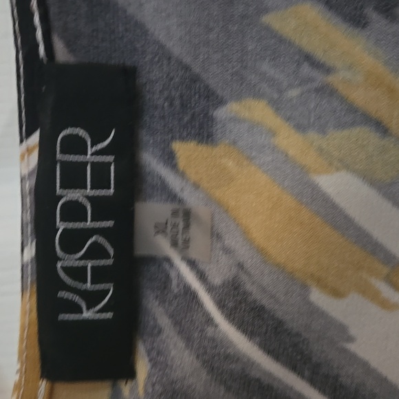 Kasper Abstract Print Sleeveless Top - Gold and Gray - Picture 2 of 3